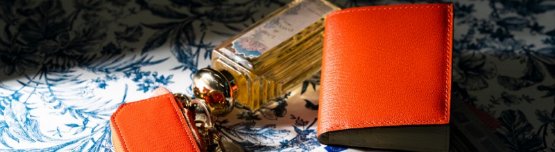 お財布・バッグは、レザーグッズブランド『ラルコバレーノ』情報サイト